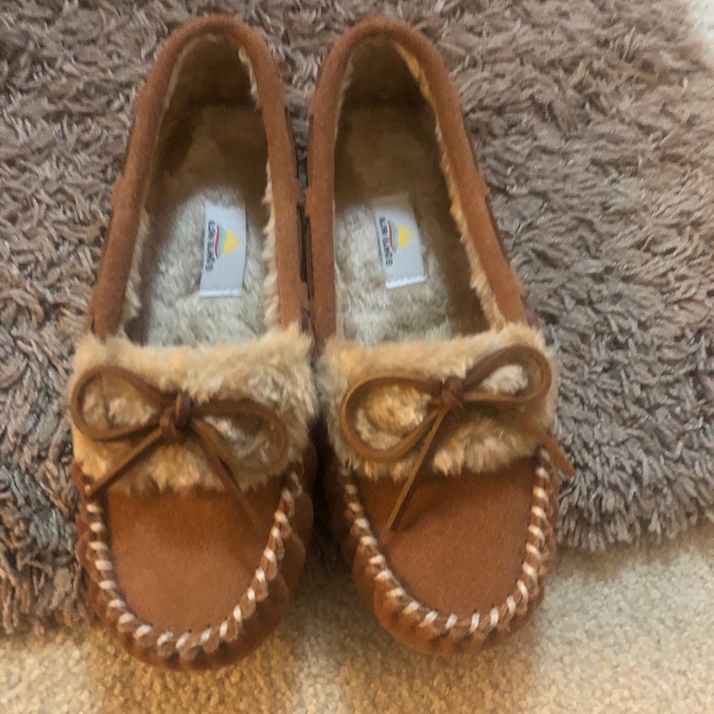 Aloha Island Chestnut Brown Faux-Suede Fuzzy Lined Moccasins
